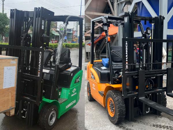 So sánh xe nâng điện và xe nâng dầu