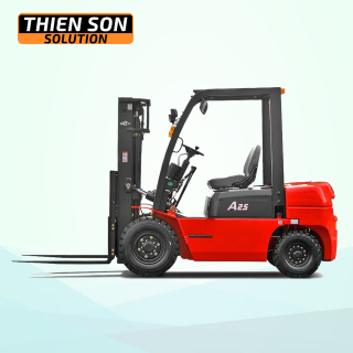 Xe nâng dầu 2.5 tấn